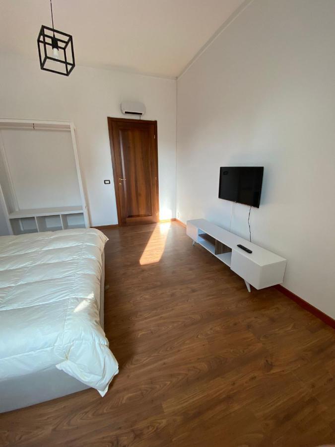 Hlux Oi Affiₜₜacaₘere Hotel Piacenza Bagian luar foto